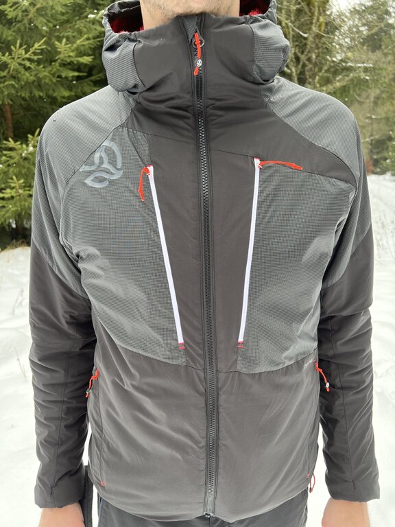 Recenze bundy Ternua Kimo JKT M Bunda Ternua Kimo JKT má 4 vnější kapsy na zip