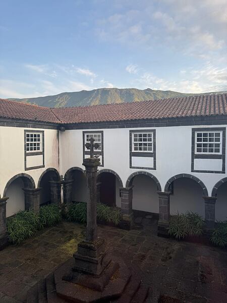 Azory - Ubytování Azores Youth Hostel - hostel z bývalého kláštera