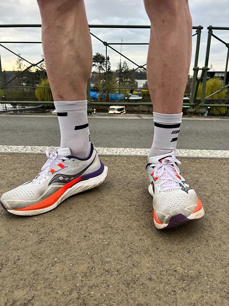 Pánské běžecké boty Saucony Endorphin Speed 4 – svršek z lehké a prodyšné síťoviny skvěle doplňuje koncept lehké a úderné boty