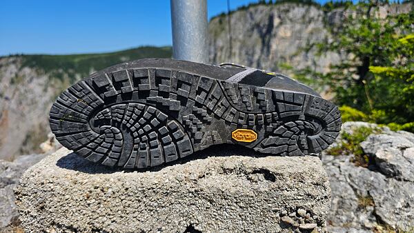 Boty Garmont Dragontail LT EVO Man – přilnavost podešve Vibram na skále byla výborná