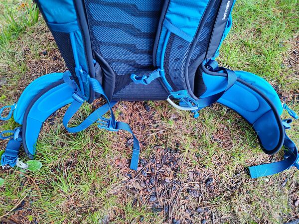 Batoh Osprey Talon 26 Man – anatomicky tvarovaný a padnoucí bederní pás