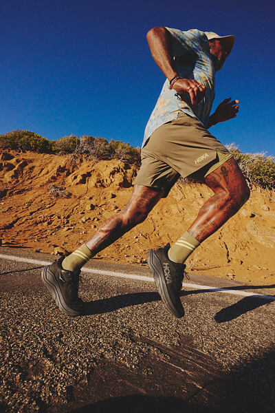 hoka-challenger-8-bezecka-bota-na-trail-a-silnici