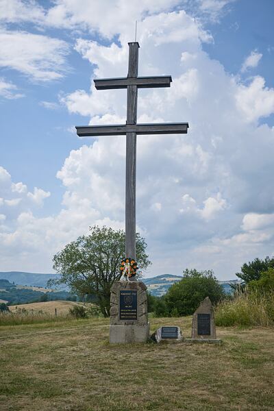 Vrch Machnáč - zde prochází kromě Stezky Českem také slovenská Cesta hrdinov SNP