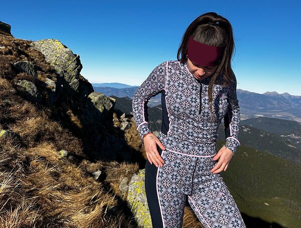 Triko Kari Traa Rose Half Zip Baselayer Top Lady a spodky Kari Traa Rose High Waisted Baselayer Pants Lady – skvělé termoregulační vlastnosti