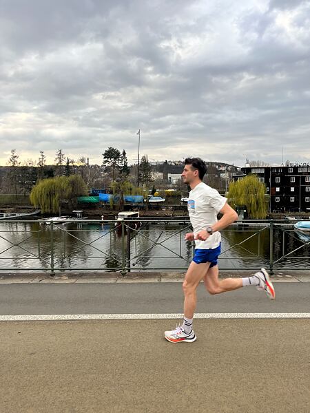 Pánské běžecké boty Saucony Endorphin Speed 4 – pro běžného uživatele, který chce rychlou botu, je tohle skvělá volba