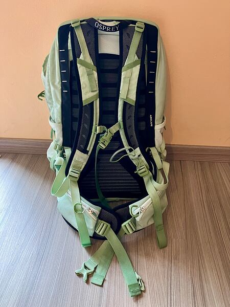 Batoh Osprey Tempest 22 Lady – zádový systém AirScape™ umožňuje nastavení na 5 délek a poskytuje pohodlí a ventilaci 