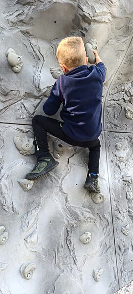 Boty KEEN ZIONIC MID WP CHILDREN – díky poutkům na patách se dobře nazouvají
