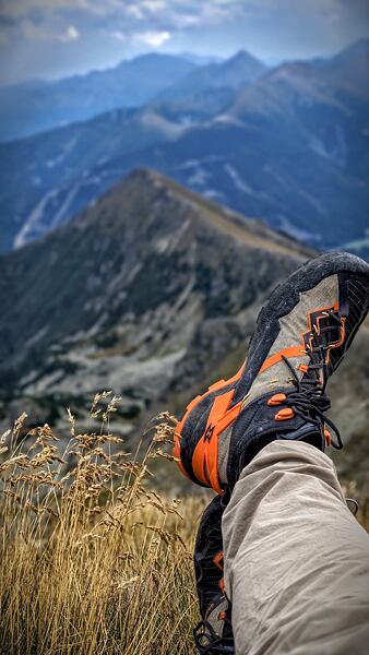 Pánské trekové boty GARMONT 9.81 ONYX MID GTX – svršek z odolného polyesteru a vysoce pevné polyamidové příze zůstává čistý